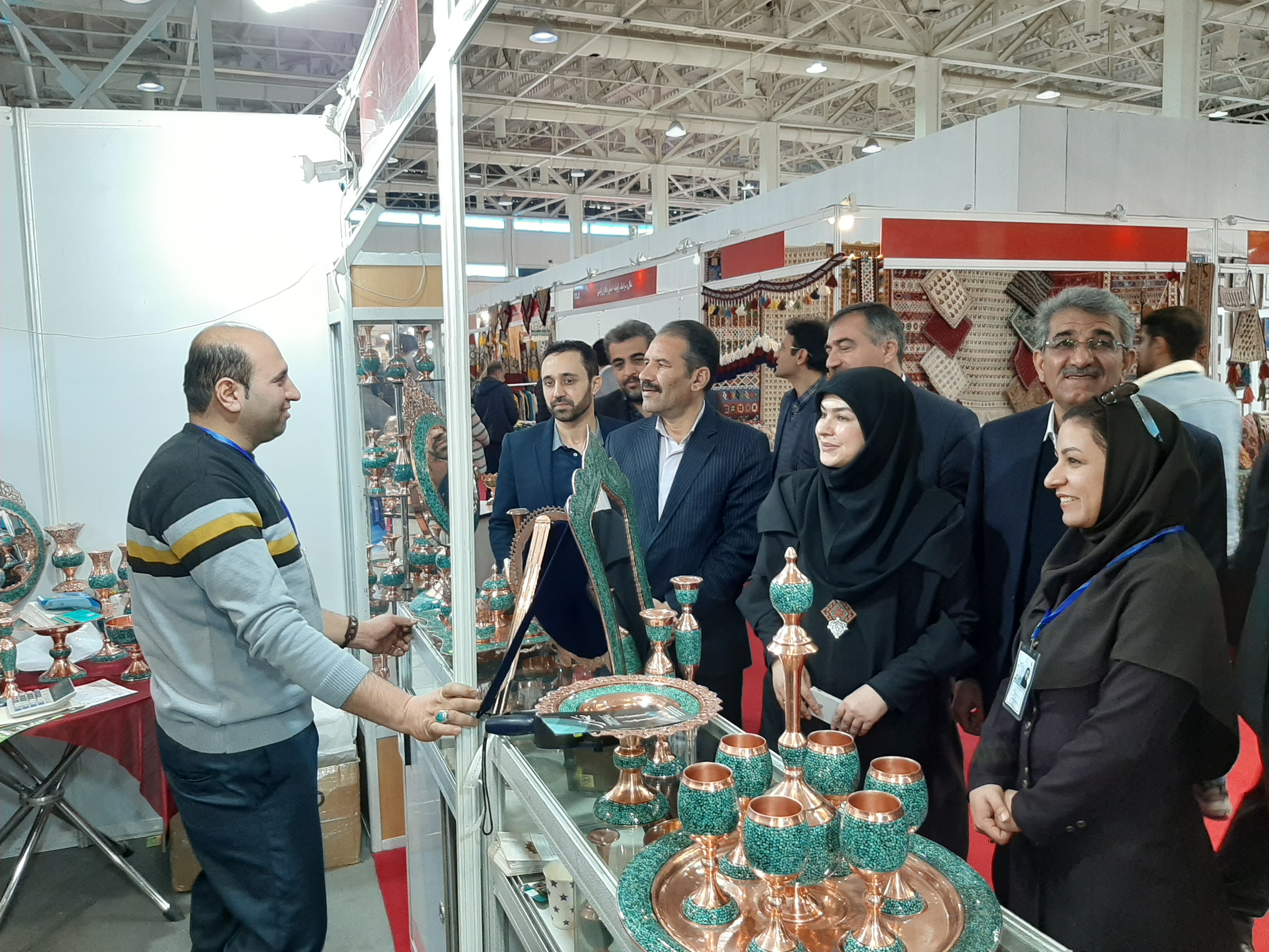 ارائه رشته‌های فاخر صنایع‌دستی اصفهان در بیش از 35 غرفه در نمایشگاه تهران