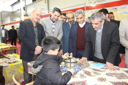 حضور هنرمندان صنایع‌دستی در نمایشگاه دستاوردهای انقلاب اصفهان