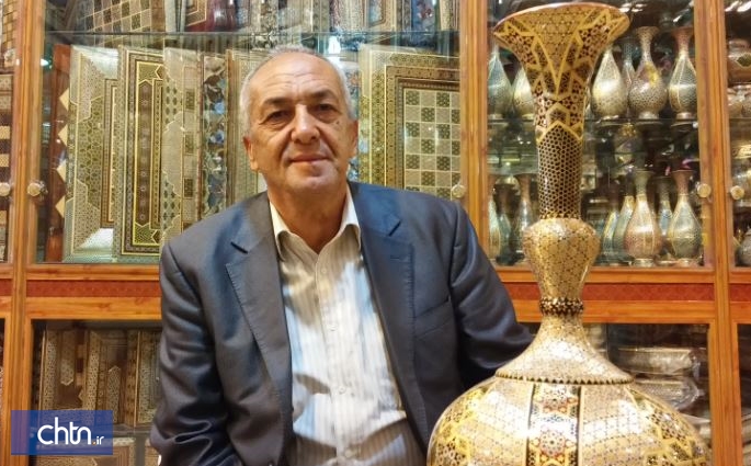 هنرمند خاتم‌کار اصفهان در گفت‌وگو با میراث‌آریا پیشنهاد داد که امکان حضور کشورهای خارجی در جشنواره صنایع‌دستی فجر فراهم شود.