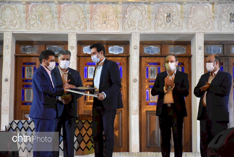  تجلیل از هنرمندان برجسته صنایع‌دستی شهرستان کاشان