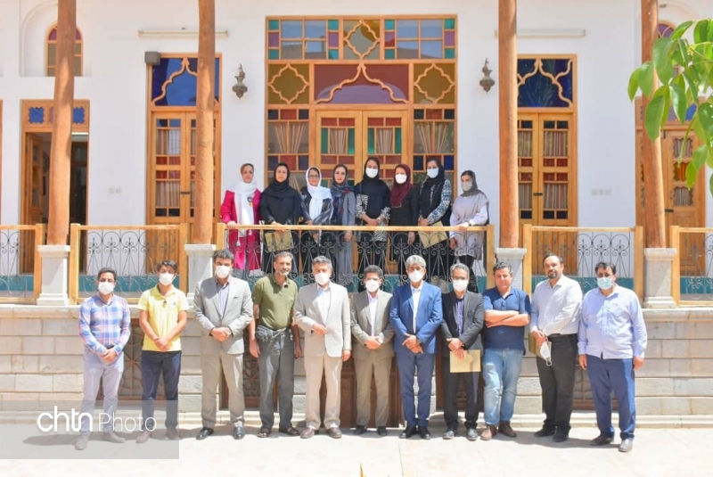 تجلیل از هنرمندان برجسته صنایع‌دستی شهرستان نجف‌آباد